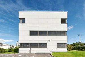 Buescher Hoffmann Hinterlueftete Fassade Etalbond Fassadenverkleidung Aluminum Verbundplatte Firmengestaltung